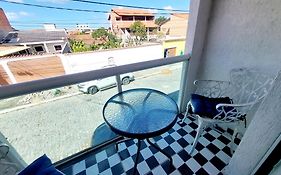 Kitnet Aconchegante com Varanda e Cozinha